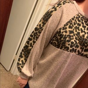Long sleeve with cheetah print